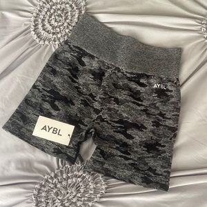 NWT! Aybl camo seamless shorts black size M
